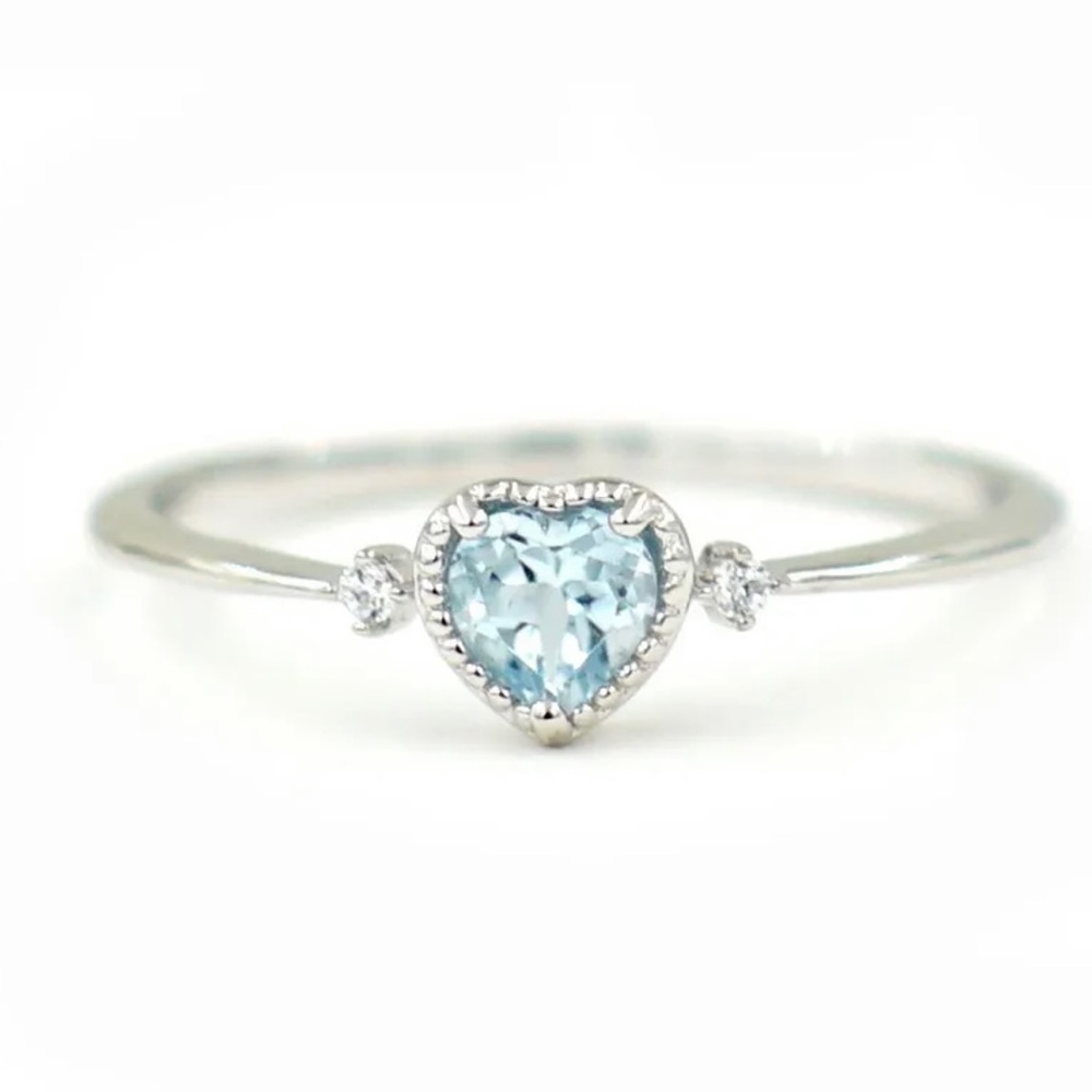 Light Blue Heart Shaped Sapphire Ring - Picture 3 of 7